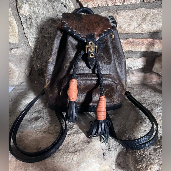 🖤 vintage Louis Vuitton boho cowhide and fringe montsouris pm backpack🖤 - Picture 1 of 11